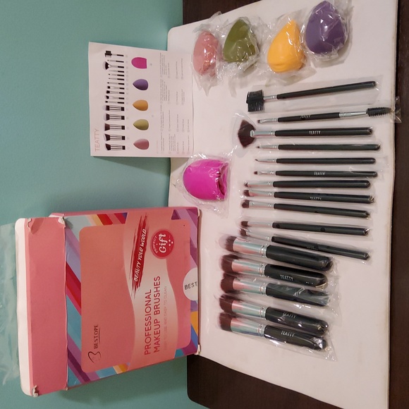 Professional Makeup Brushes - Picture 1 of 7